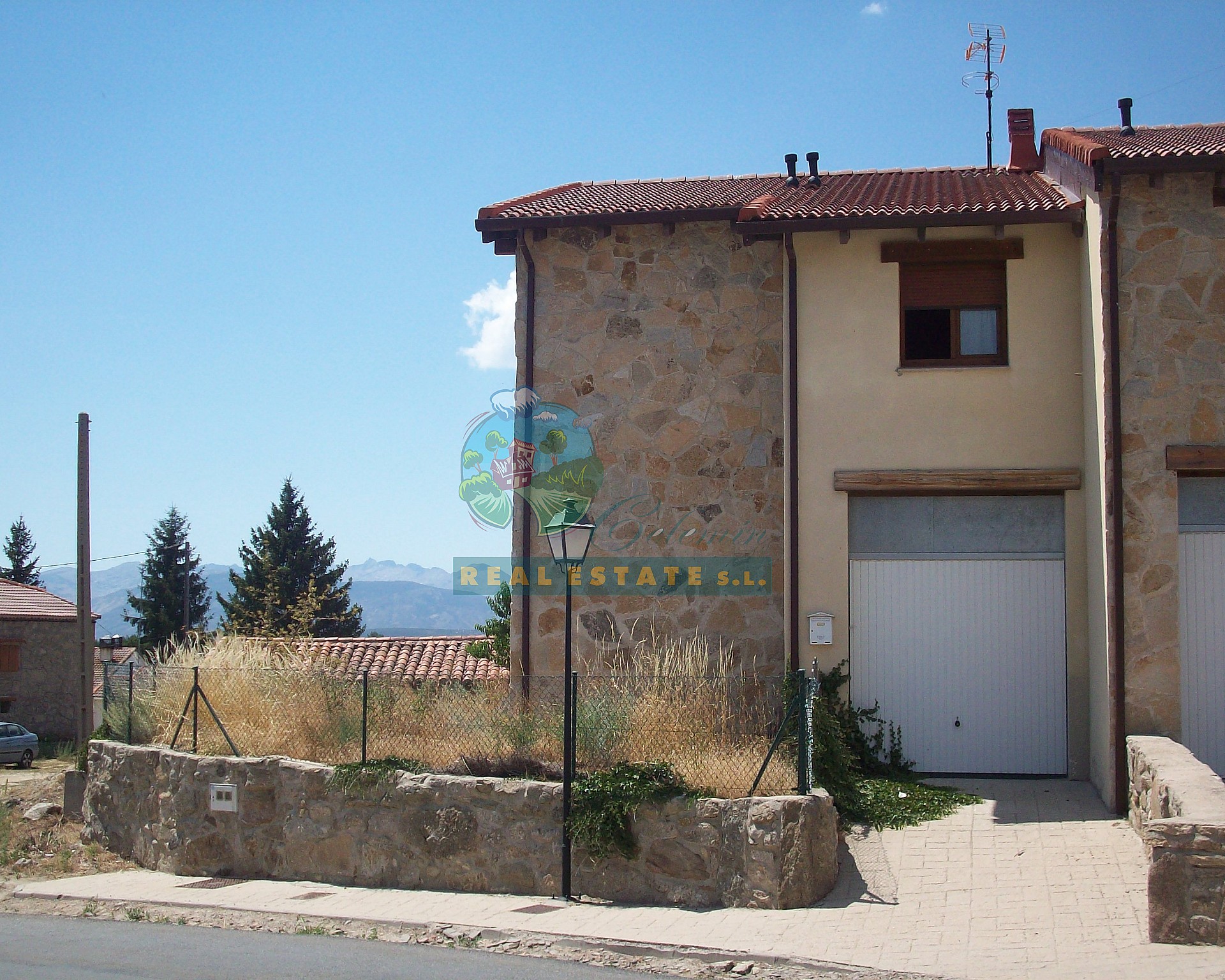 Villa with yard & garaje in Sierra de Gredos.