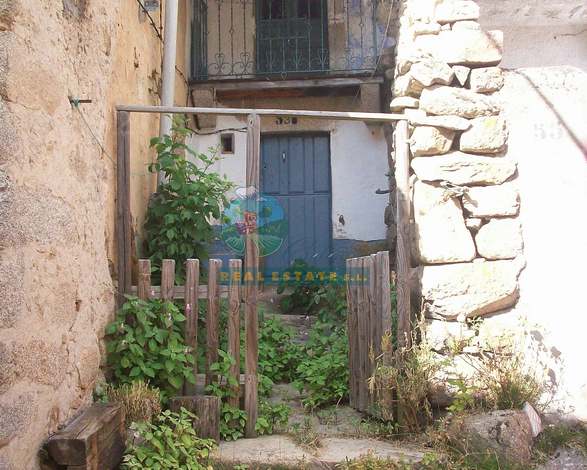 Village house for rehabilitation in Sierra de Gredos.