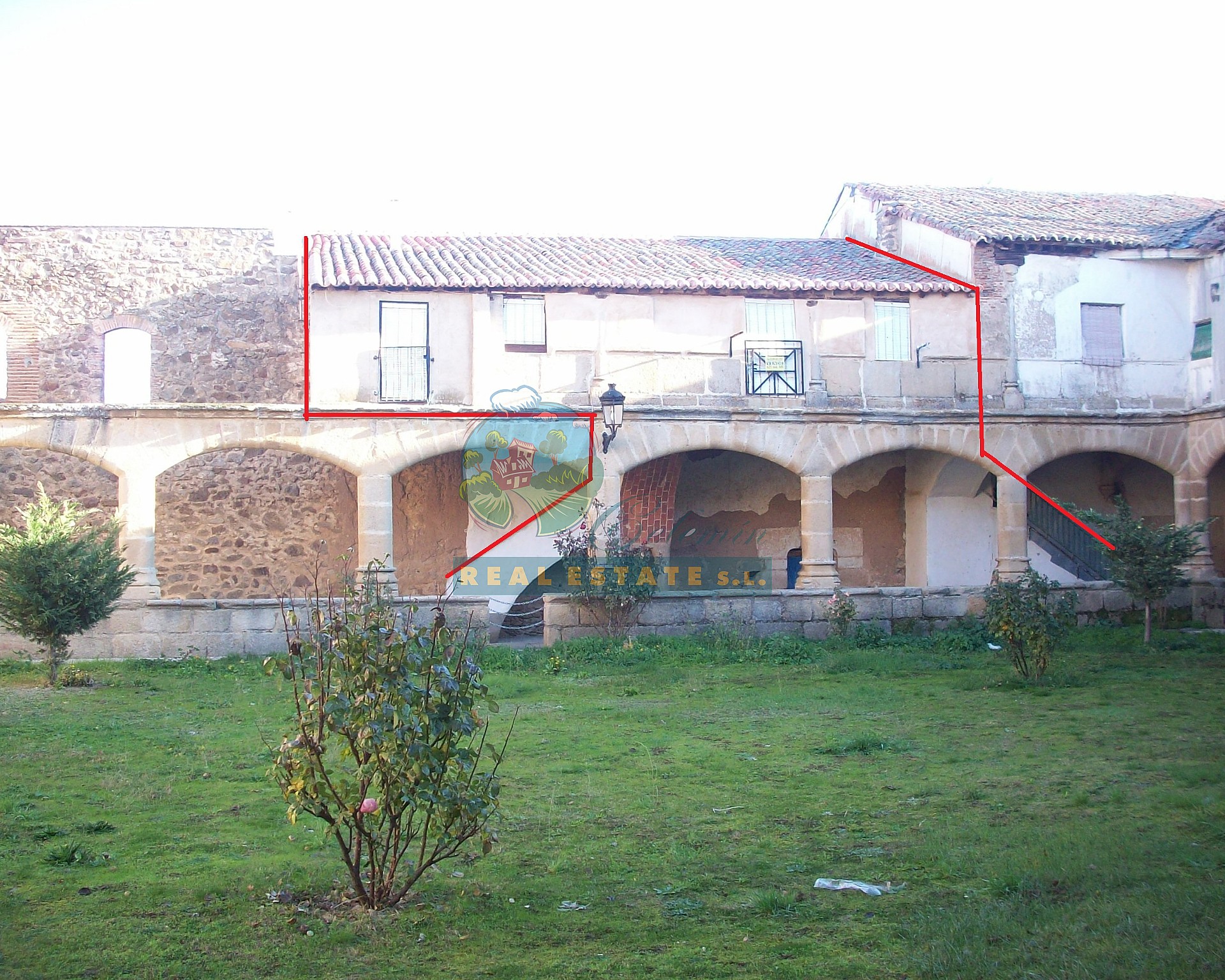 Ideal to restore into rural hotel in Sierra de Gredos .