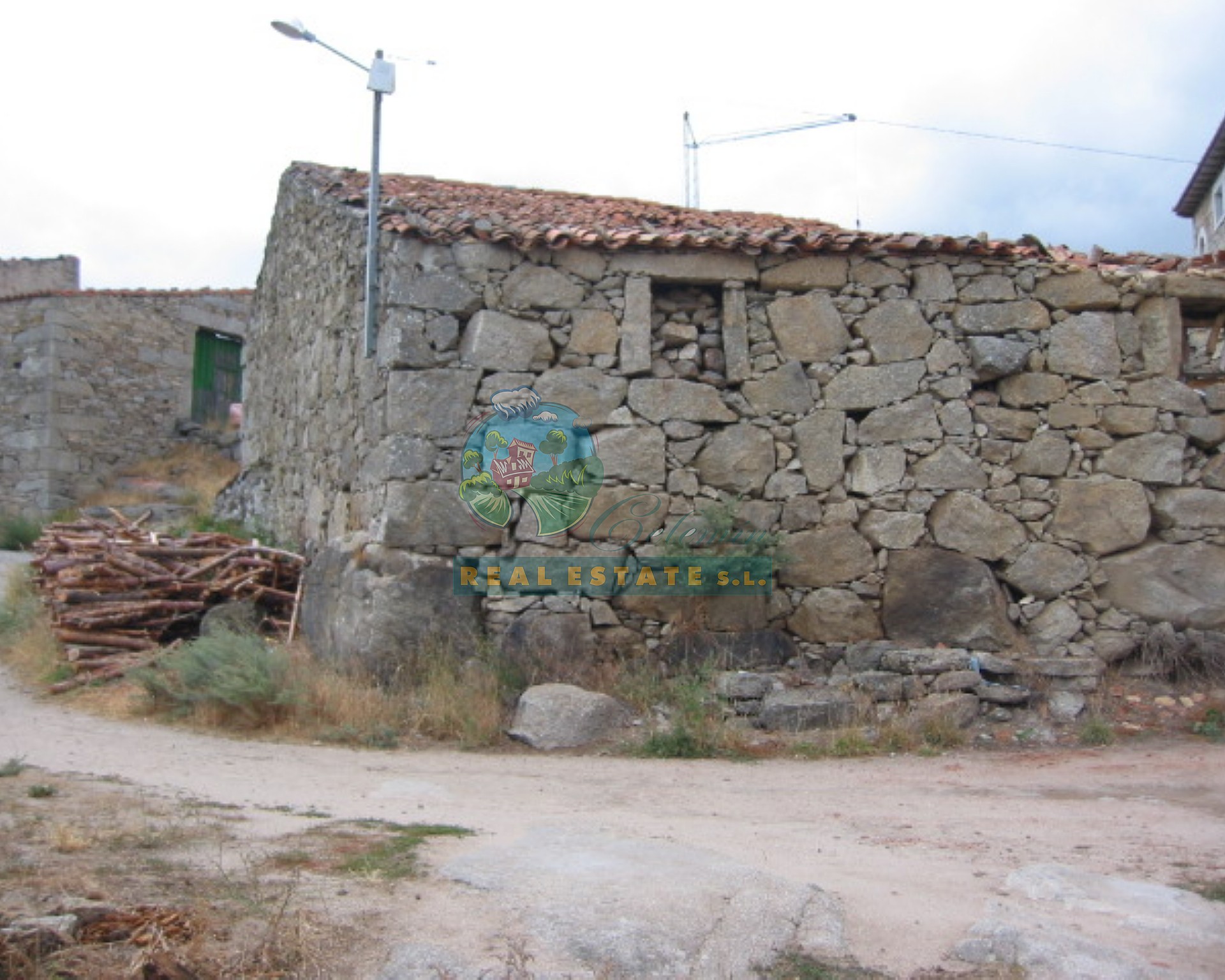 Cuadra con proyecto de ejecución visado en Sierra de Gredos.