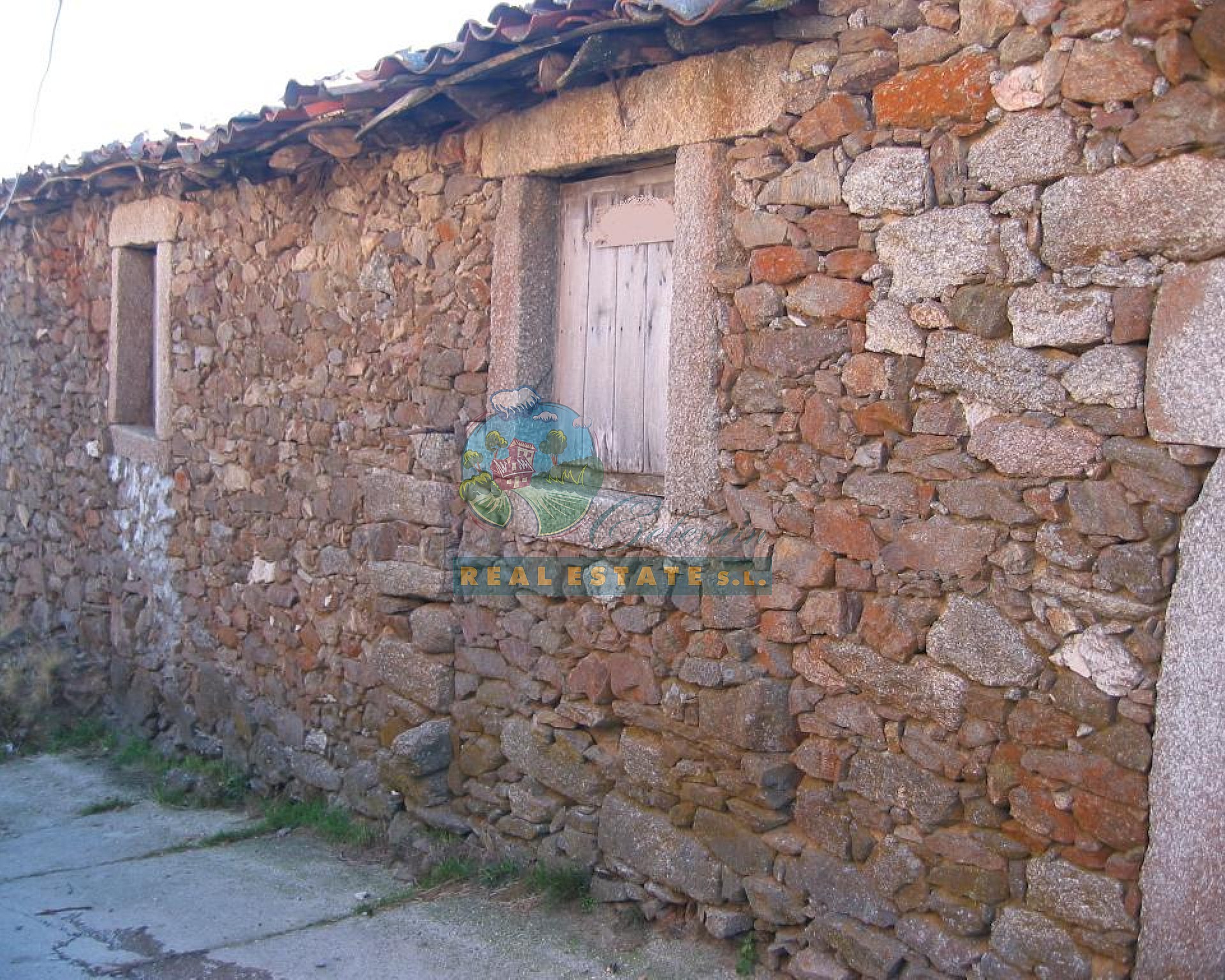 Cuadra y patio en Sierra de Gredos.