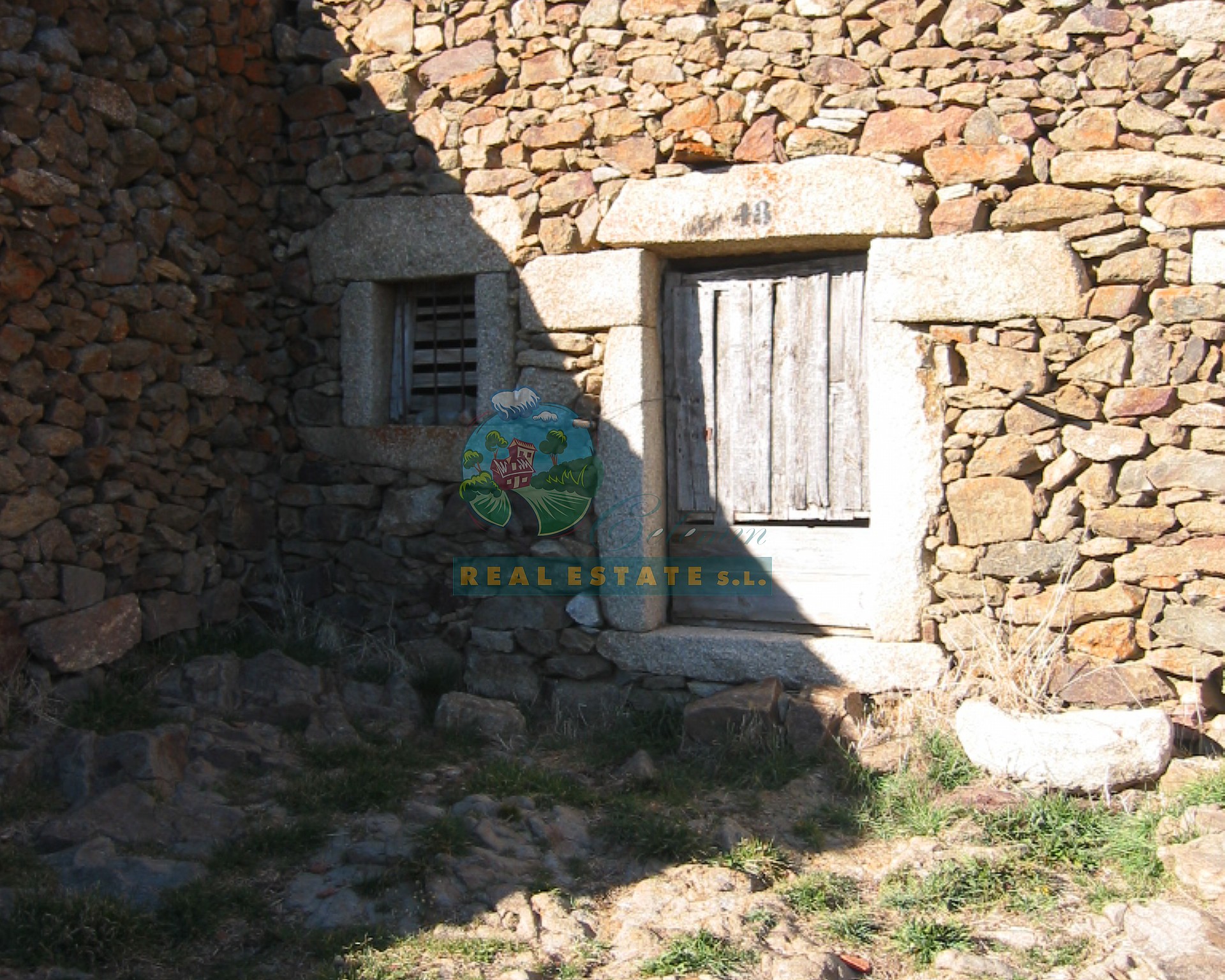 Cuadra y patio en Sierra de Gredos.