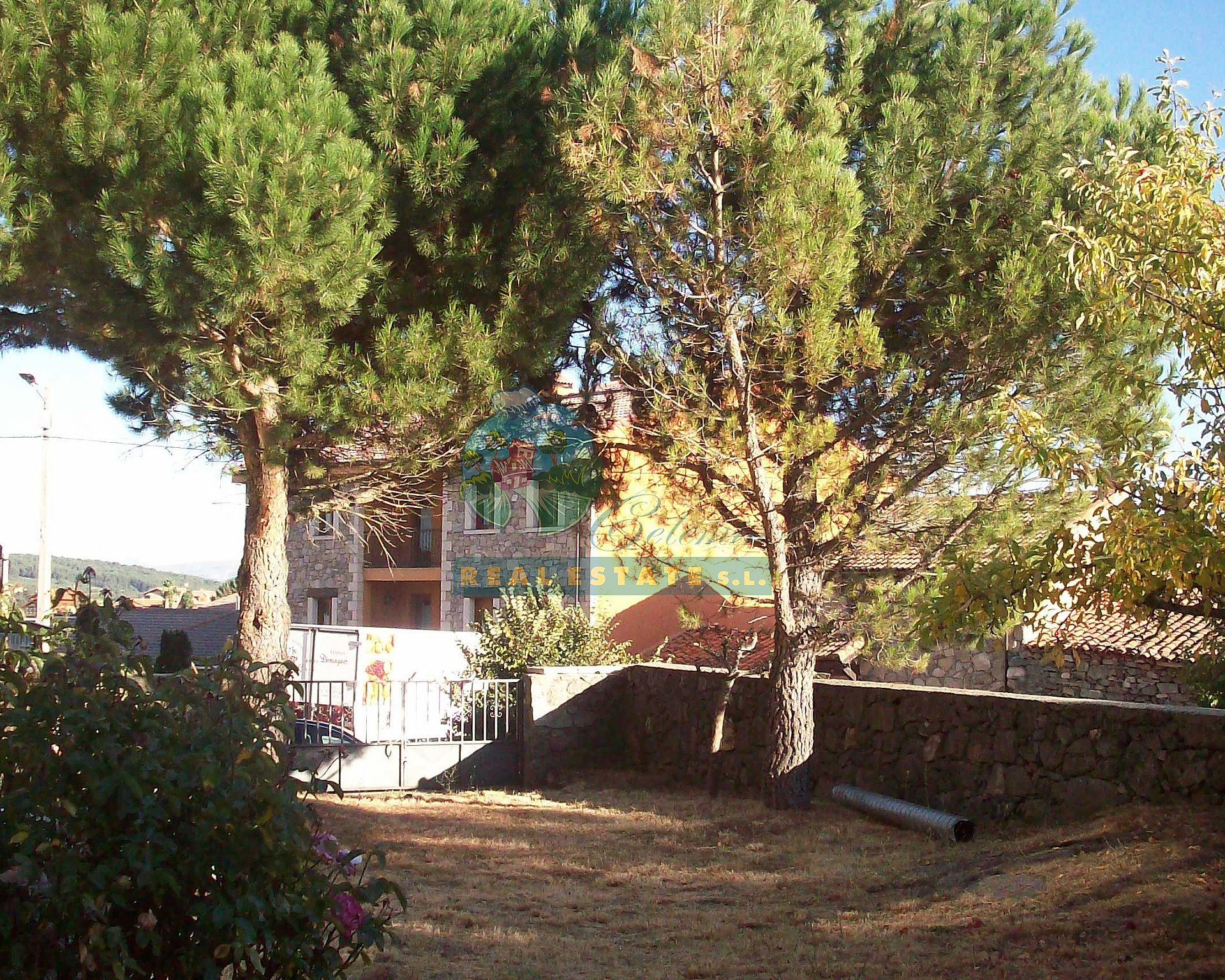 House needs restoration in Sierra de Gredos.