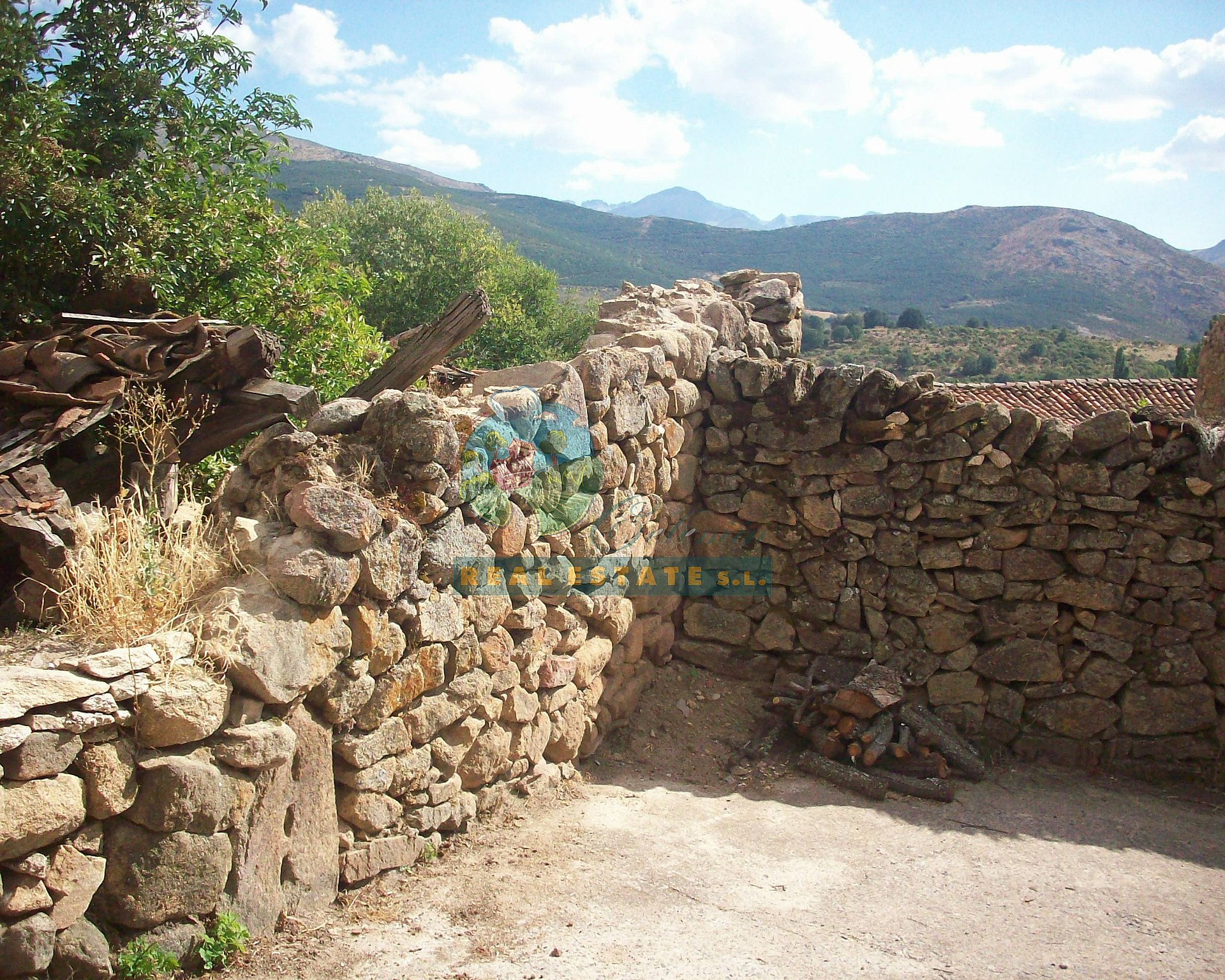Cuadras para rehabilitar en Sierra de Gredos.