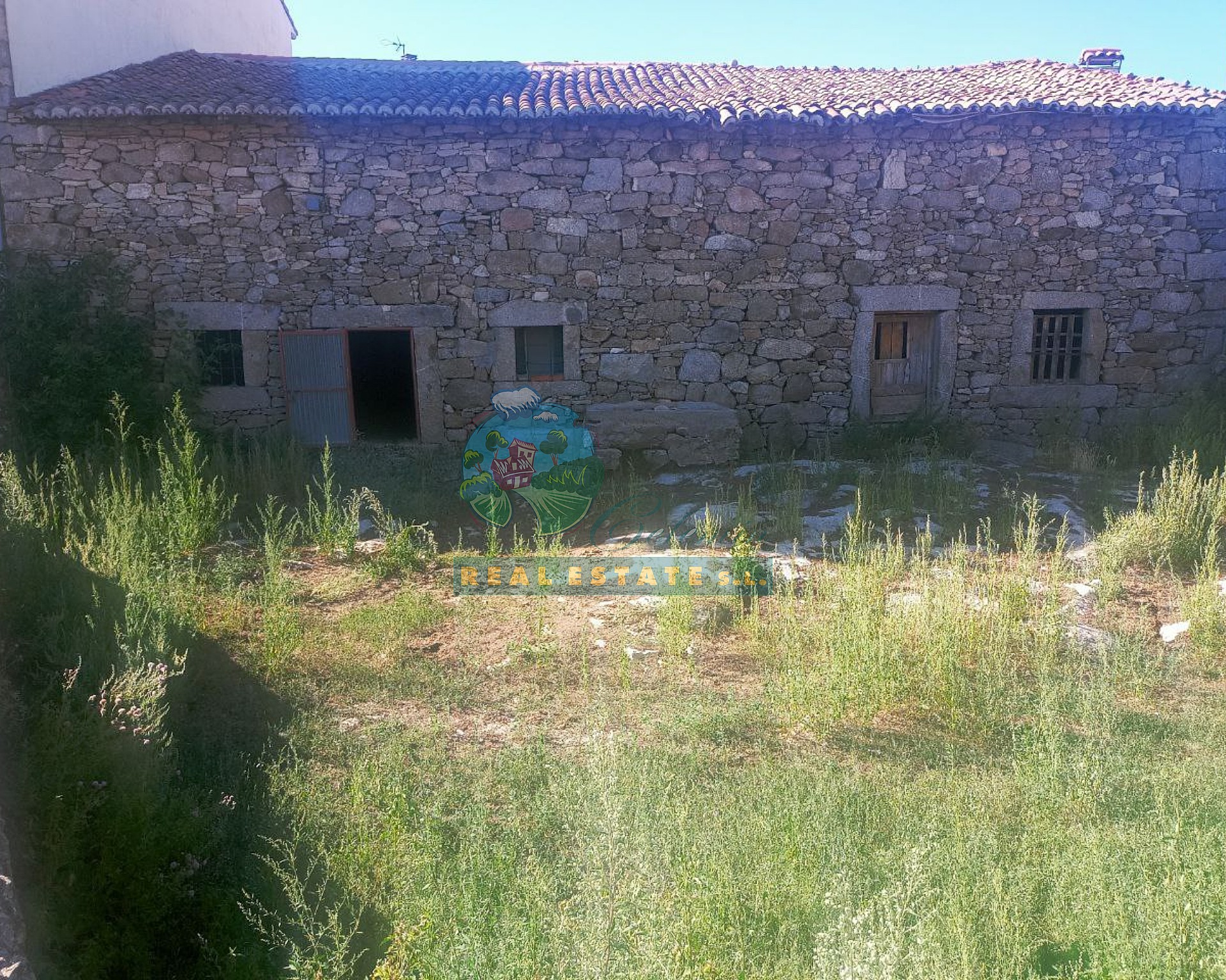 Ruined barn with in Sierra de Gredos. 