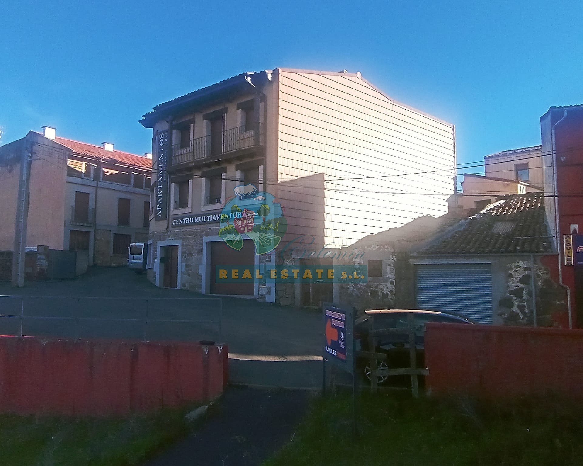 Apartamentos Turísticos y Centro multiaventura en La Covatilla.