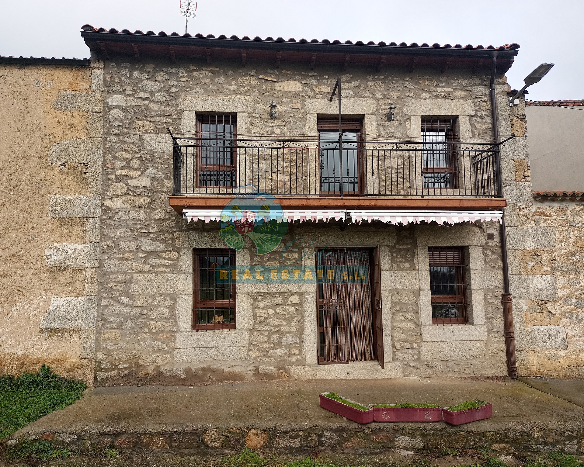 House near Sierra de Gredos.