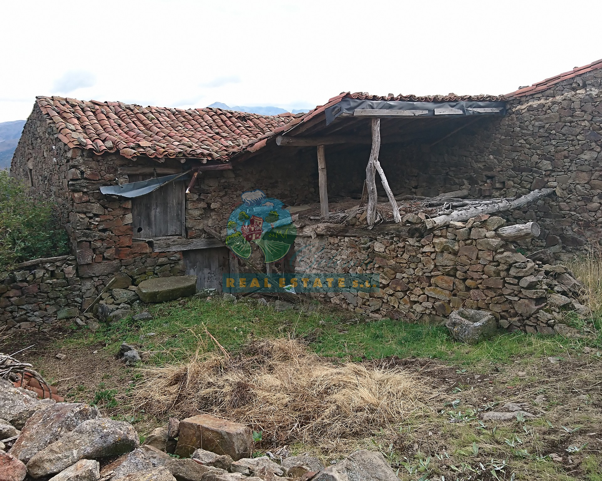Habitable village house in Cardeñosa. 