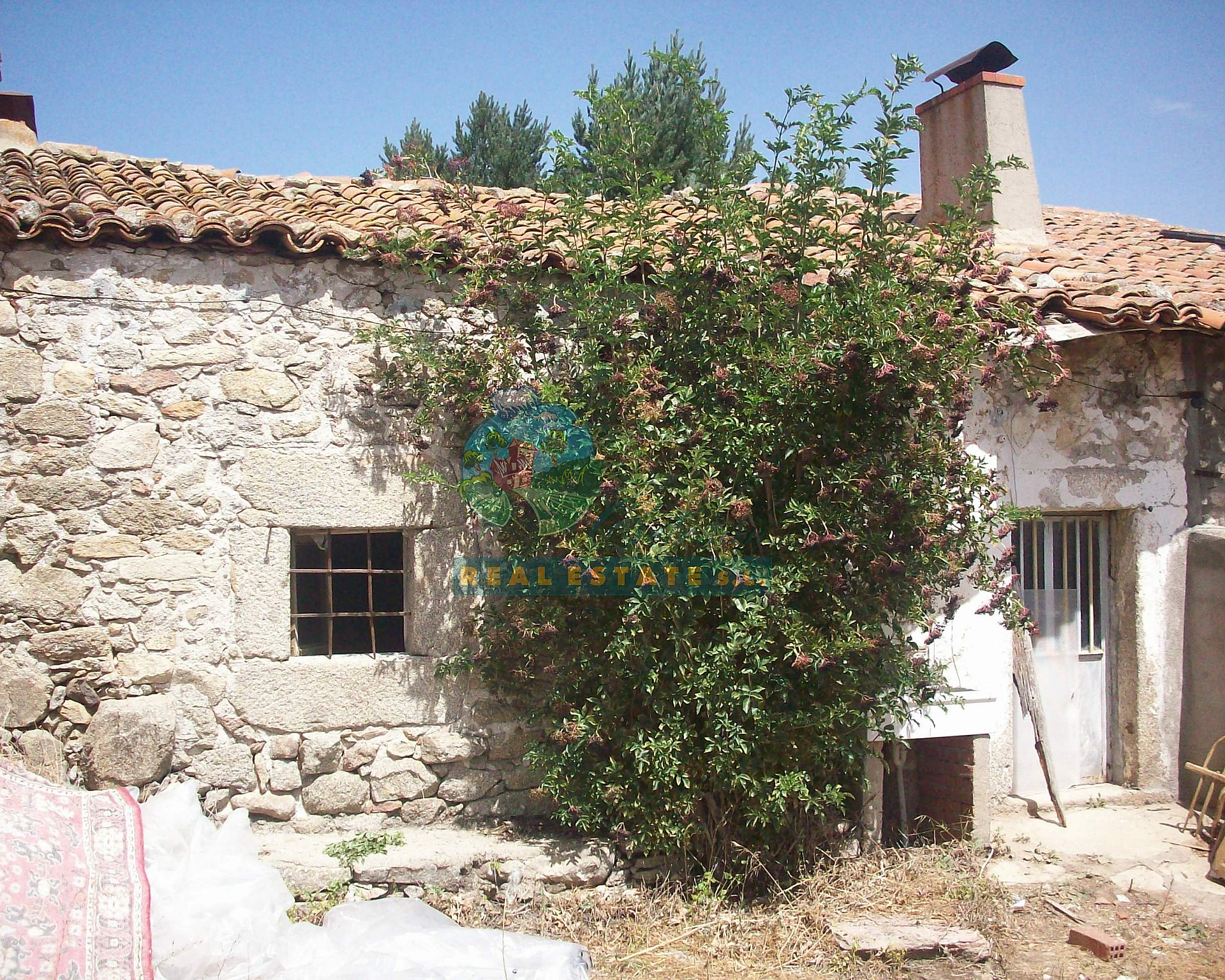 Village house for restoration.in Sierra de Gredos.