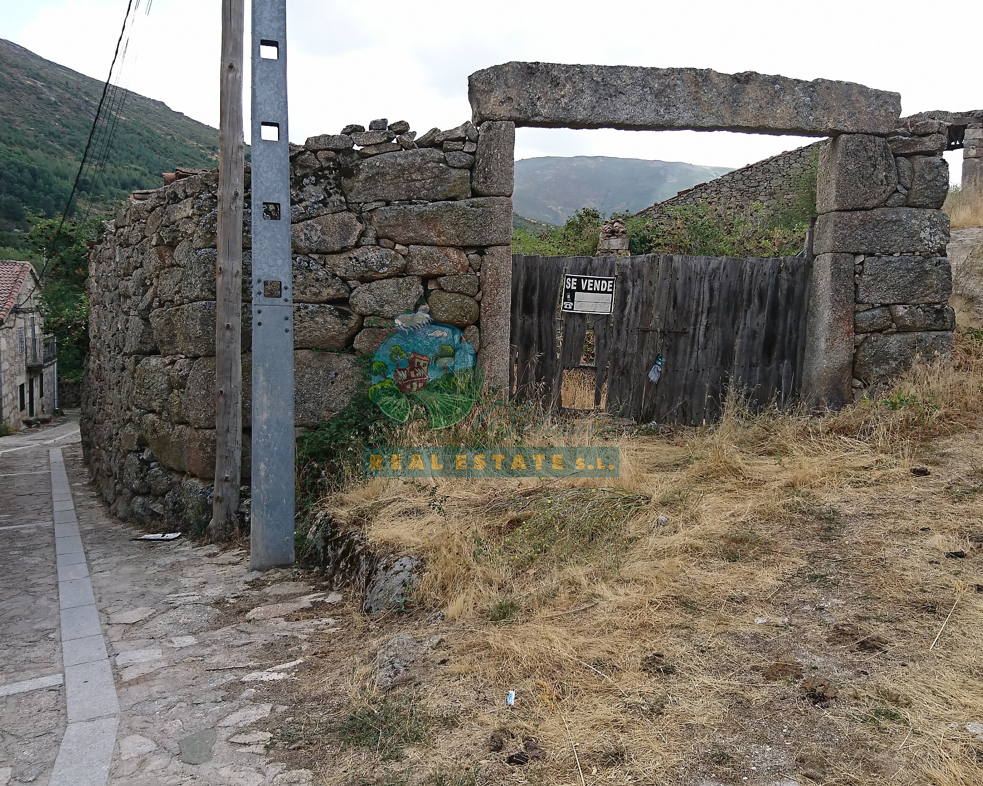 Barn for rehabilitation & stunning views in Sierra de Gredos.