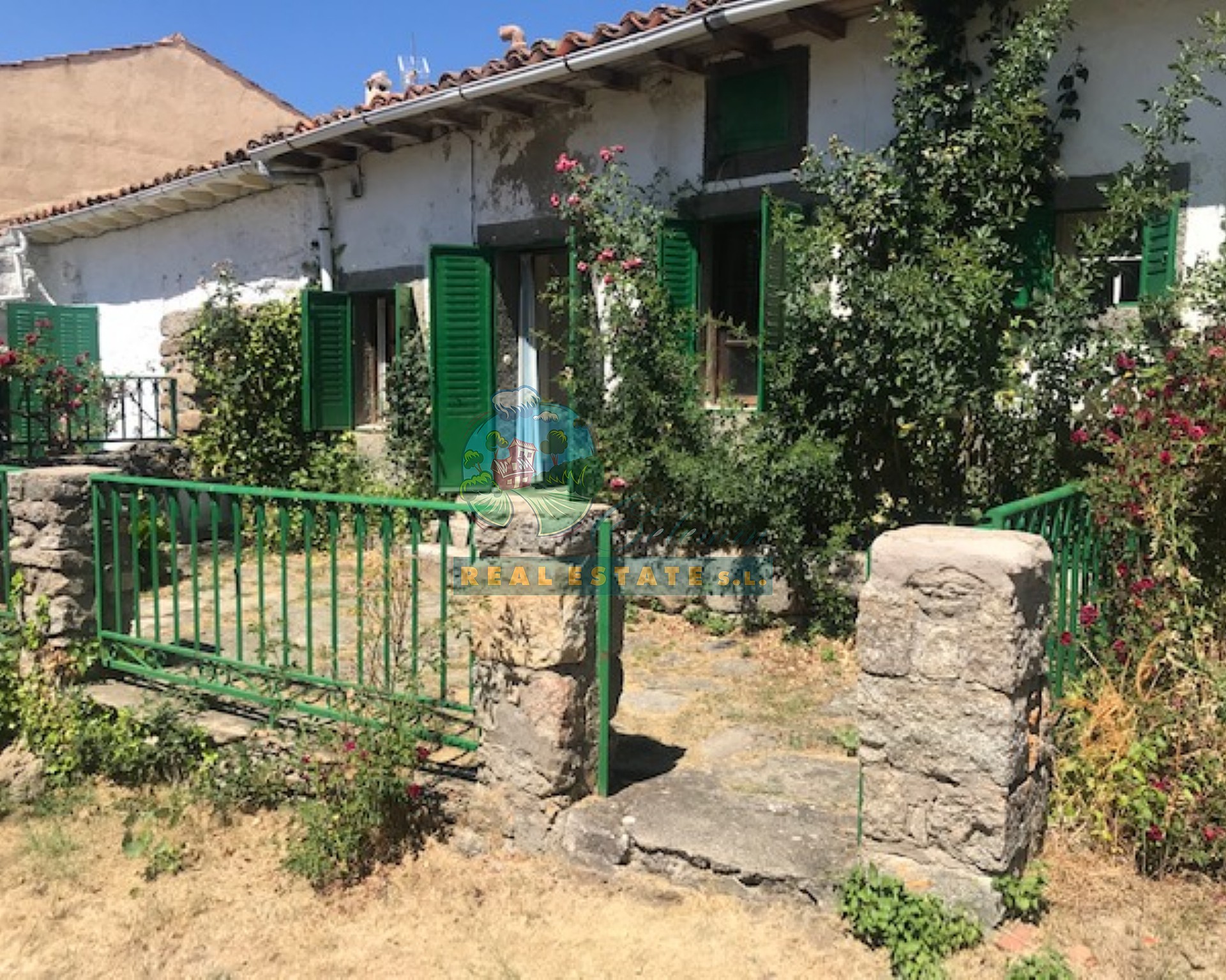 Village house for restoration in Sierra de Gredos.