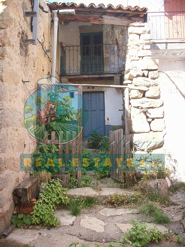 Village house for rehabilitation in Sierra de Gredos.