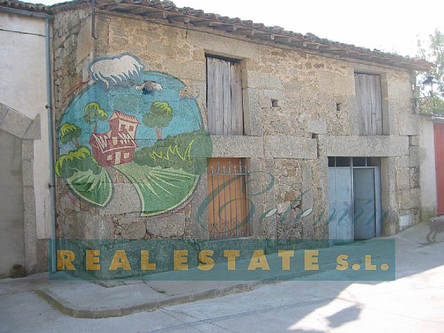 Cuadra y pajar en Sierra de Gredos.