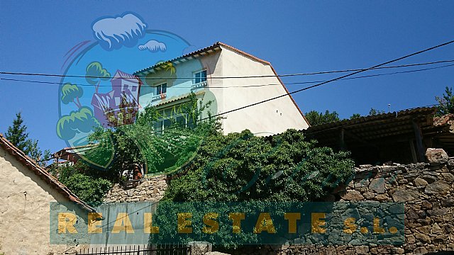 Partially restored village house Sierra de Gredos.