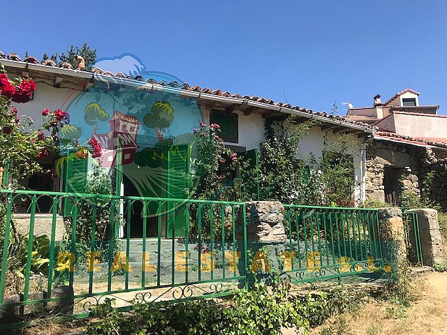 Village house for restoration in Sierra de Gredos.