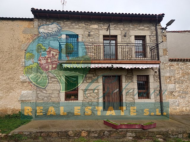 House near Sierra de Gredos.